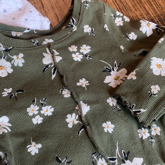 Set of 2 long sleeve baby shirt🌼 - Picture 3 of 5